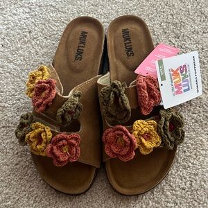 NWT Muk Luks Sandals!